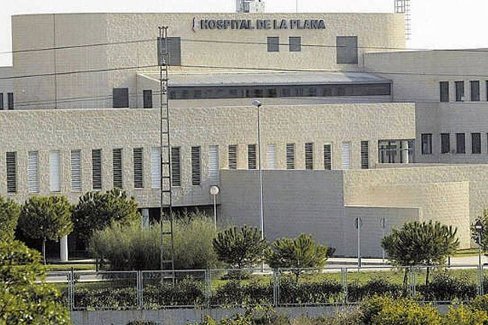 El Colegio de Médicos de Castello rechaza que en el Hospital de la Plana personal ajeno actúe con terapias no probadas científicamente