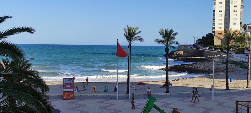 Cullera vuelve a cerrar la Playa del Faro un mes depués del último cierre