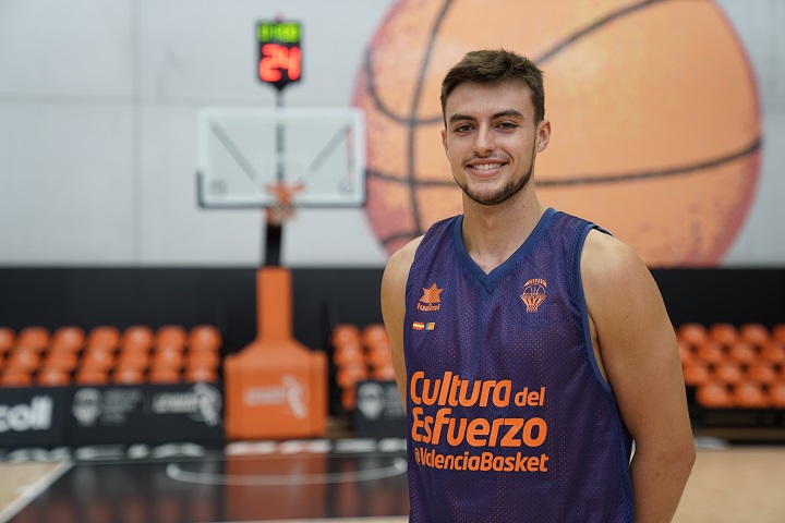 Alex Bellver: “Llevo toda la vida en el Valencia Basket y es un sueño hecho realidad”