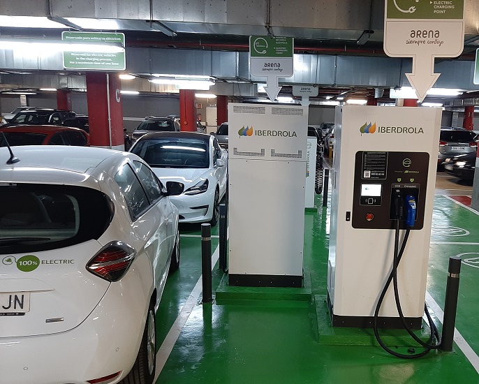 Iberdrola y Arena Multiespacio ponen en marcha tres puntos de recarga para vehículos eléctricos