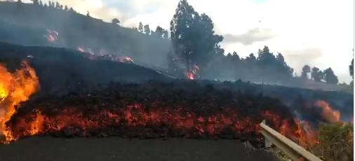 Entra en erupción un volcán en la Isla de la Palma y hay más de 2.000 evacuados en la Isla