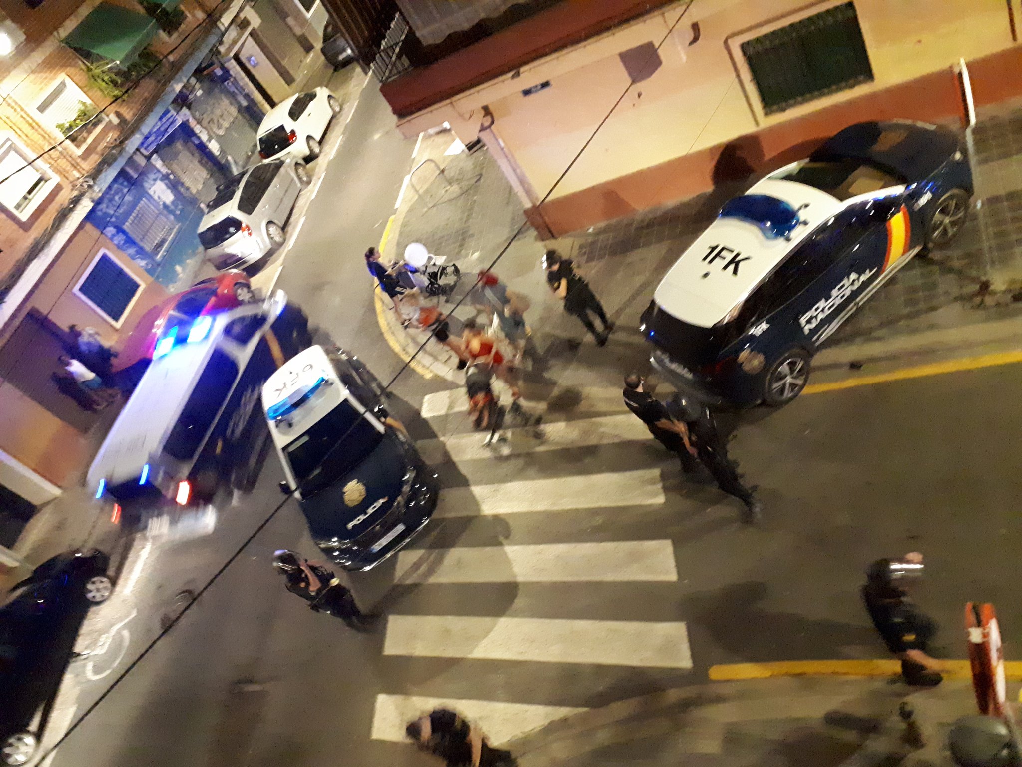 Orriols vive otra pelea en sus calles mientras el Ayuntamiento habla de mesas de diálogo y trabajo