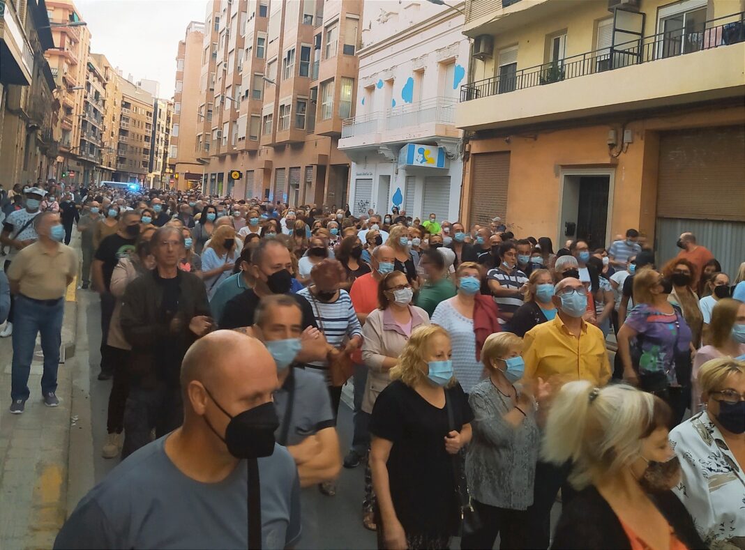 Cientos de vecinos de Orriols salen a la calle para exigir seguridad y no se fían de las promesas de Ribó