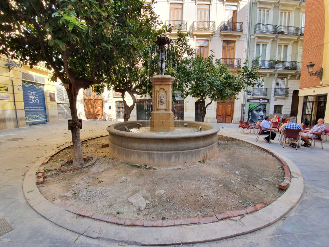 Julia Climent alerta del mal estado de la Fuente y Plaza del Negrito por la dejadez municipal