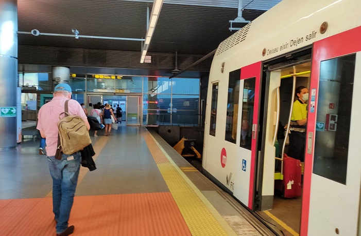 La estación de Aeroport de Metrovalencia duplica los desplazamientos en julio y agosto respecto al verano de 2020