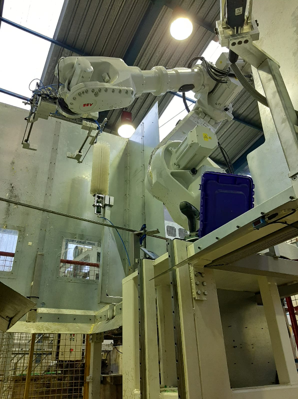 Emergencia Climática recupera 2,3 toneladas de plástico con el robot automático en la planta de tratamiento de residuos sanitarios de La Vall d'Uxó