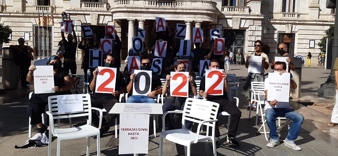Hosteleros de Valencia reivindican la ampliación de las terrazas covid hasta 2022