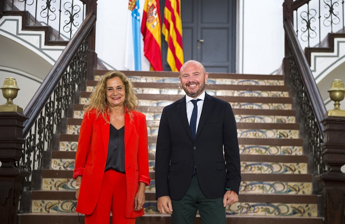 La presidenta de la Diputación de Pontevedra visita la corporación valenciana