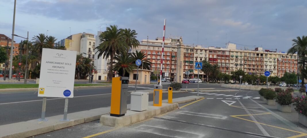 La Marina de Valencia impone el pago en gran parte de los aparcamientos de la zona más próxima a la Ciudad
