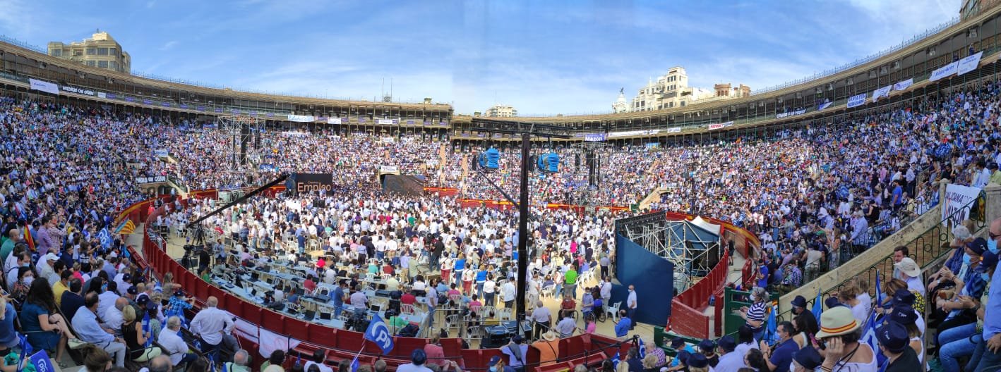 El PP de Pablo Casado llenó la Plaza de Toros de Valencia seis años después