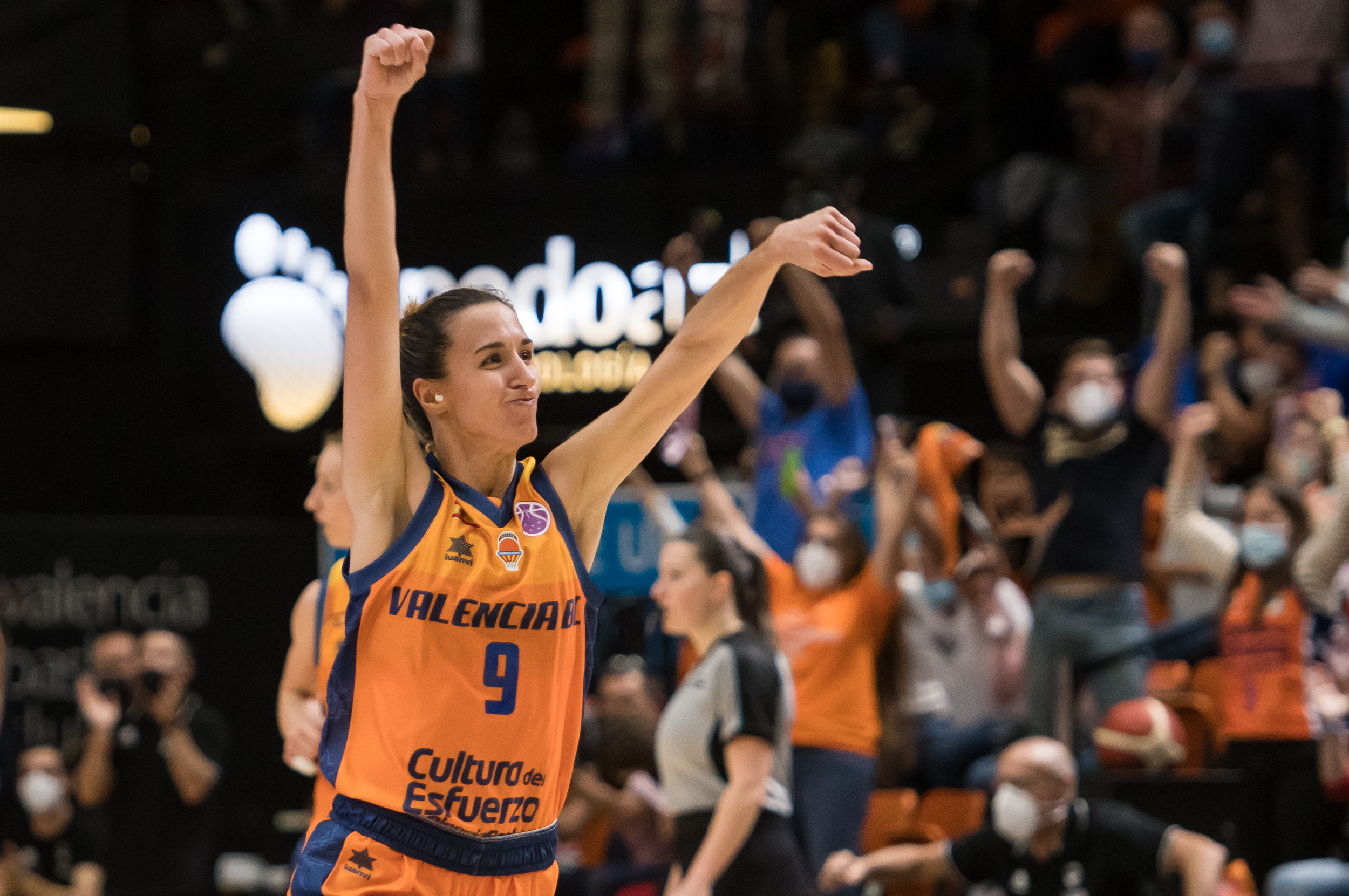 Queralt Casas avanza al Top 4 de partidos de taronja