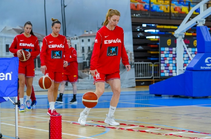 6 jugadoras taronja afrontan la clasificación para el Eurobasket 2023