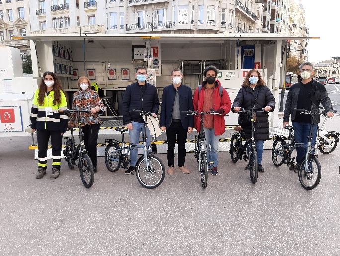 La EMTRE reparte 29 bicicletas plegables entre los usuarios de los ecoparques móviles