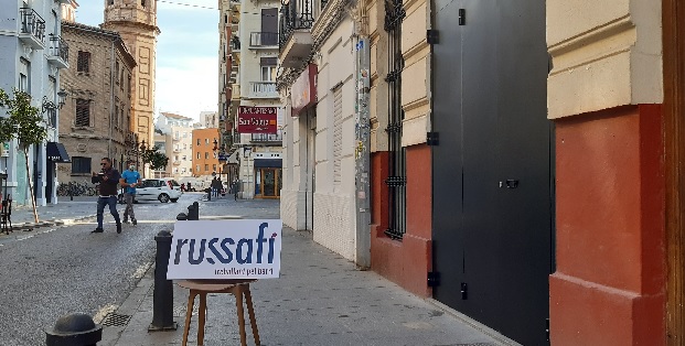 Vecinos de Russafa vuelven a poner el foco en la falta de aparcamiento y el precio de los alquileres