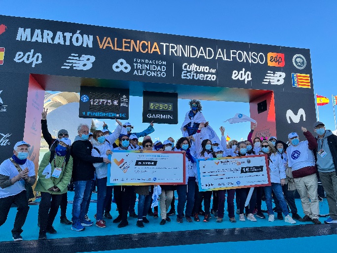 12 783 corredores estrenan en su regreso la nueva meta del Maratón Valencia