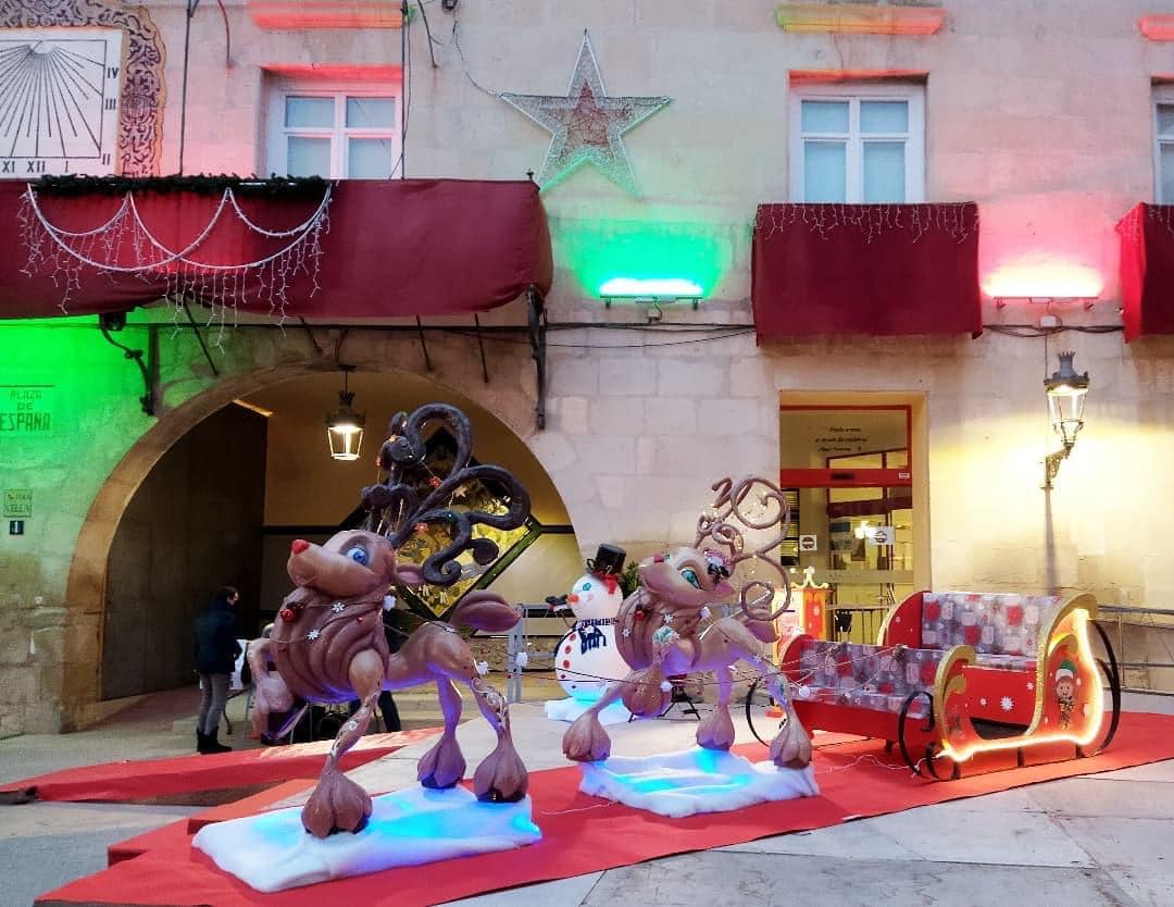 Poblaciones alicantinas lucen las creaciones navideñas de los artistas de hogueras gracias a las ayudas de la Diputación de Alicante