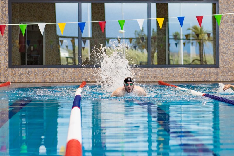 La piscina de Cullera inaugurada en mayo pasado llega a los 1.200 socios
