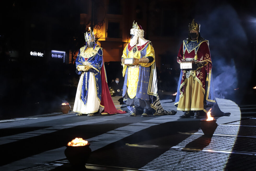 Alcoy celebra su tradicional Cabalgata de Reyes Magos, considerada la más antigua de España