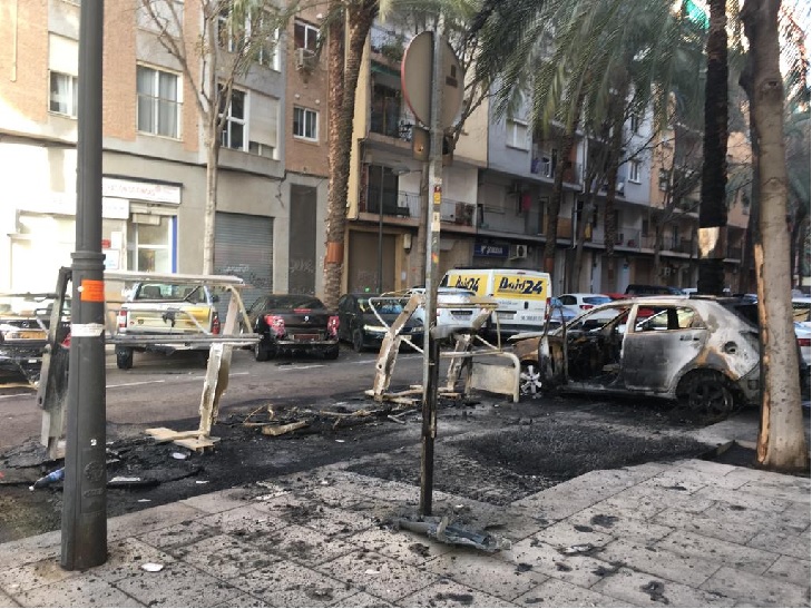 304 contenedores quemados en 2022 por actos vandálicos en el Cap i Casal, un 17% más que el 2021