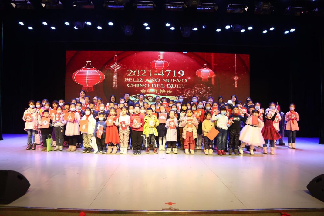 Escolares de Changchun felicitan el Año Nuevo a Valencia