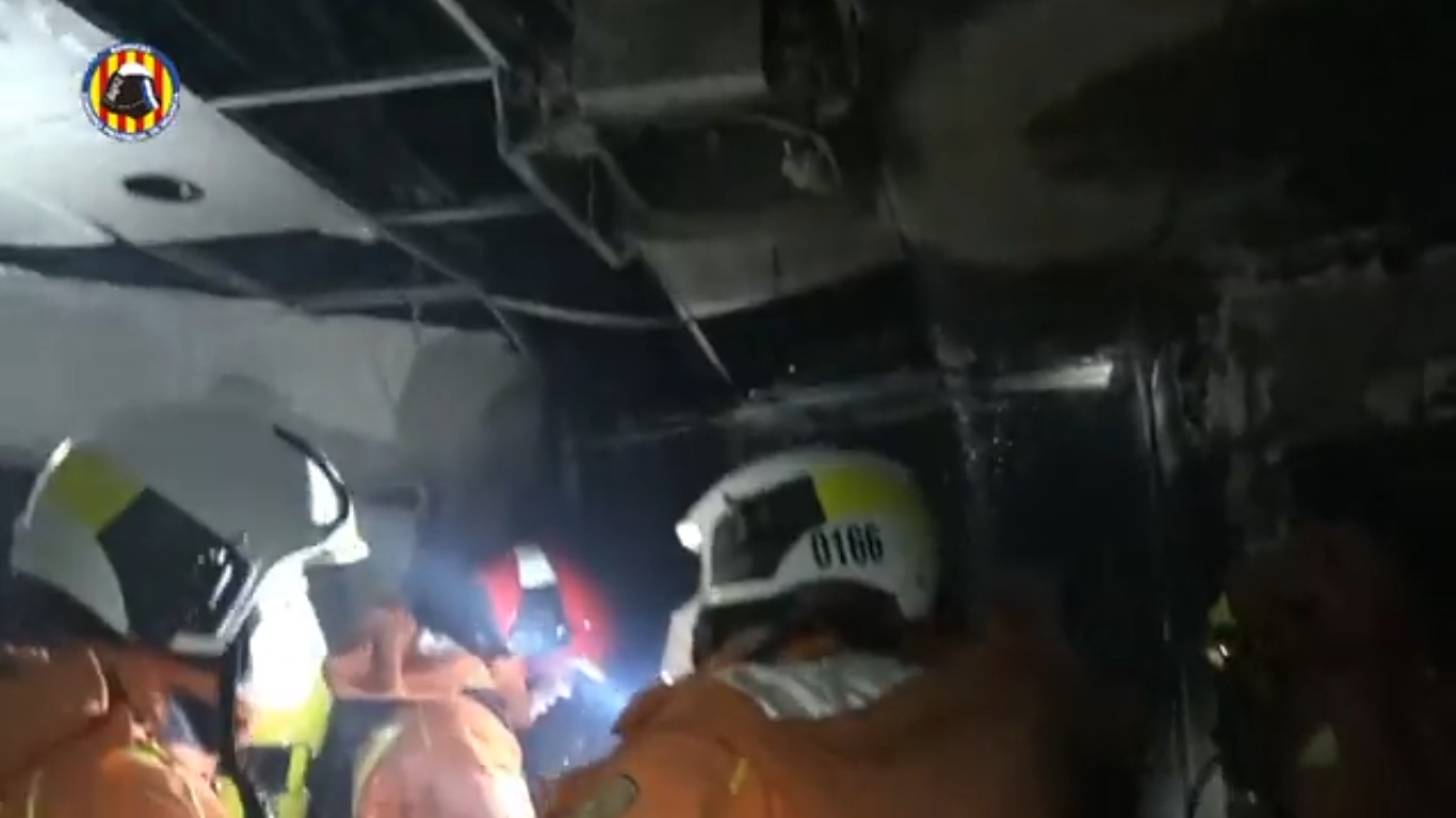 Una anomalía eléctrica de una regleta pudo ser el origen del incendio de Moncada pero investigan la rapidez de la propagación