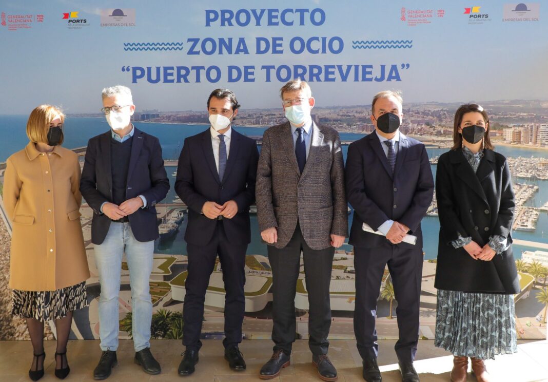 Puig presenta el proyecto de zona de ocio del Puerto de Torrevieja