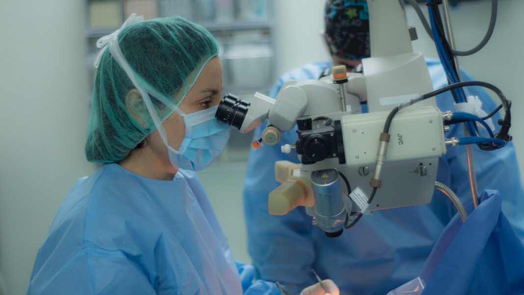 Fisabio-Oftalmología Médica bate su récord al hacer 181 trasplantes de córnea en 2021