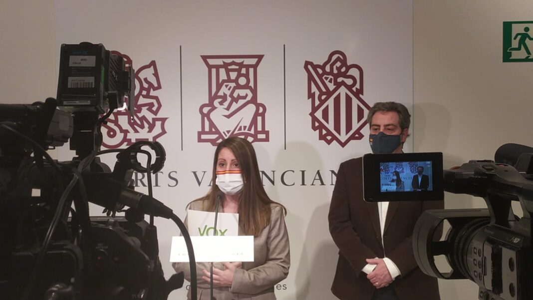 Ana Vega (VOX): “La ordenanza cívica que va a entrar en vigor en Alicante es calcada a la de Valencia, habrá que preguntarse si el misógino y fascista peligroso es Joan Ribó”