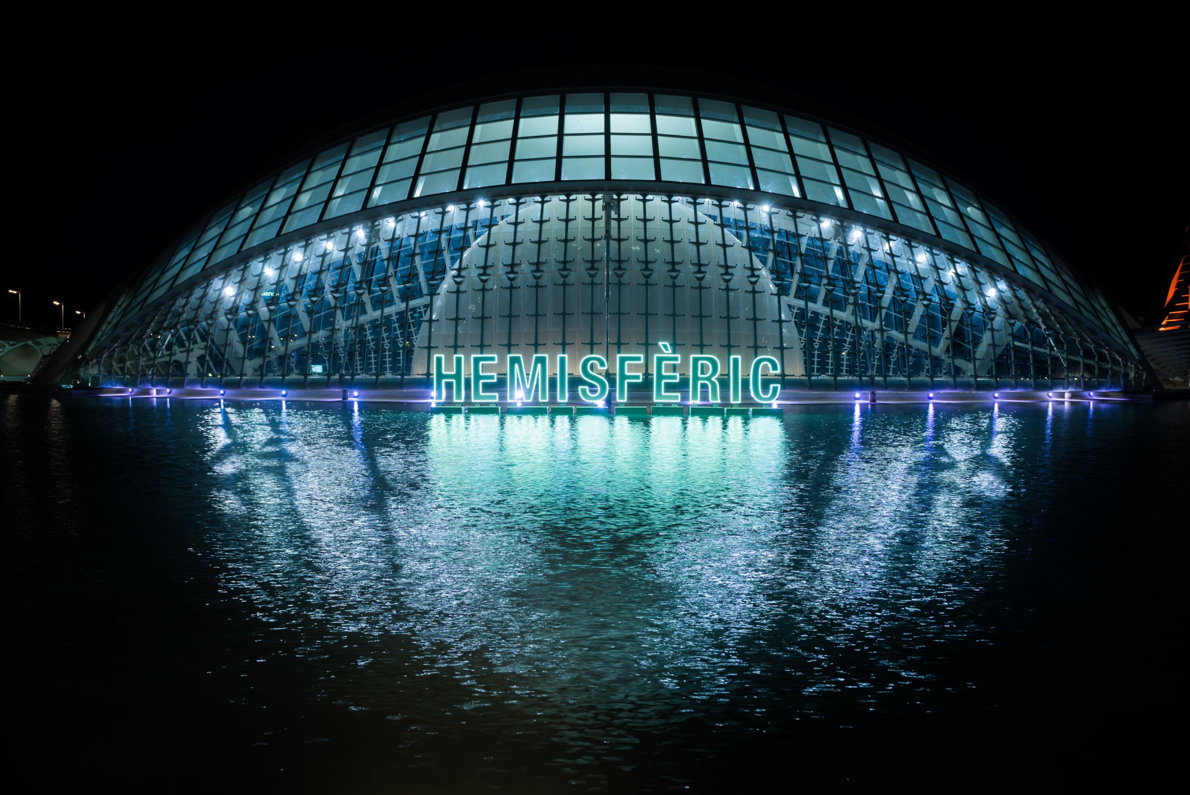 Más de 2.000 personas han asistido a las sesiones de planetario en directo ‘Las Nocturnas de invierno’ en el Hemisfèric