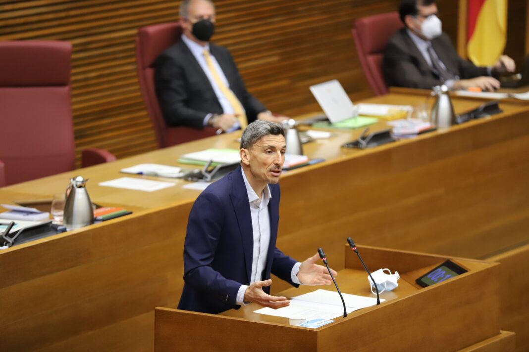 Carlos Gracia (Ciudadanos) advierte de centenares de proyectos de renovables atascados en el Consell