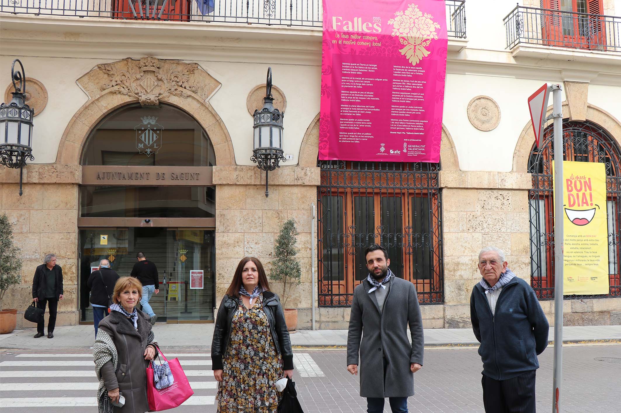 Sagunt une Fallas y compras en el comercio en una campaña de promoción del comercio local