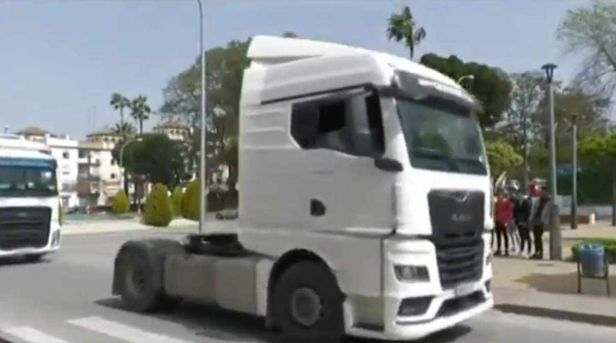 Todas las plataformas de transportistas se unen al paro del transporte de mercancías tras la reunión de ayer con el Gobierno