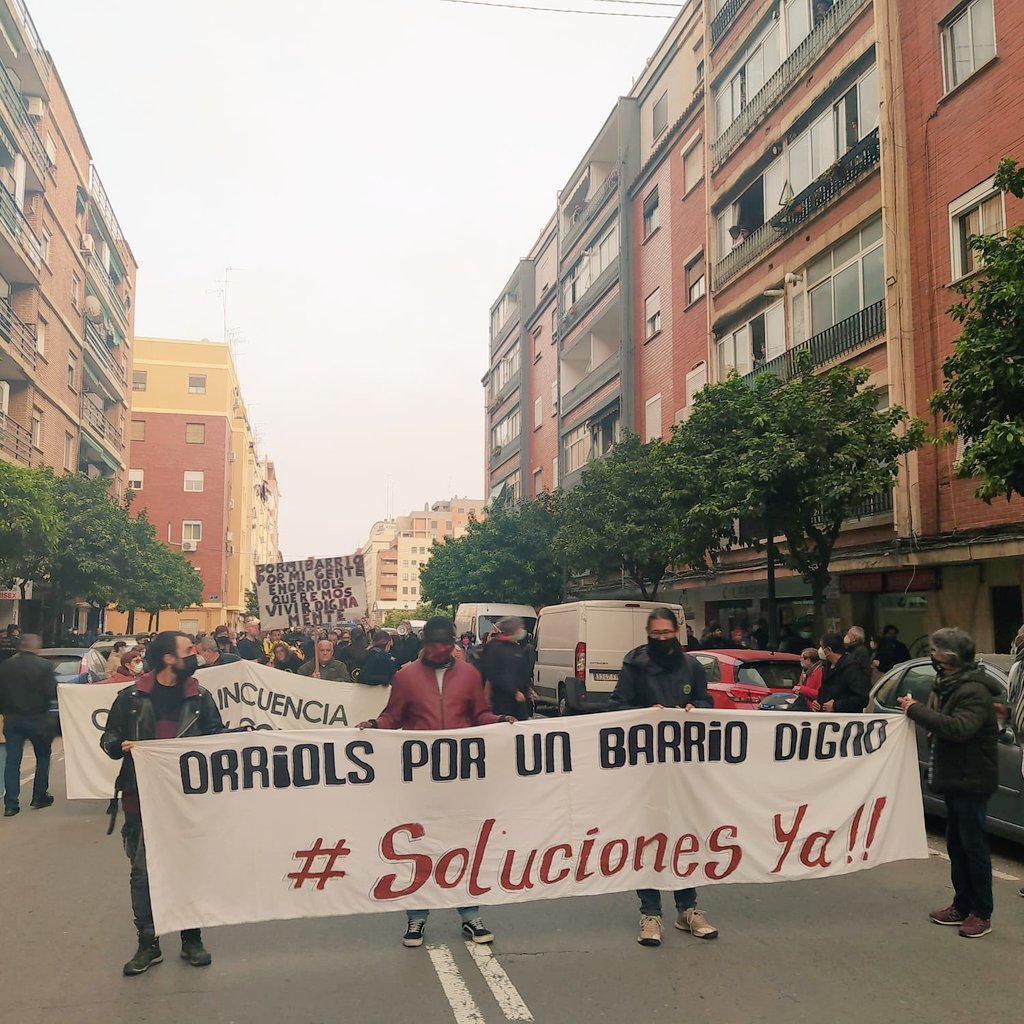 Los vecinos de Orriols vuelven a la calle pidiendo soluciones a sus problemas