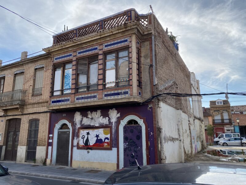 El Ayuntamiento cambia de actitud y comienza a rehabilitar edificios en el Cabanyal para vivienda municipal