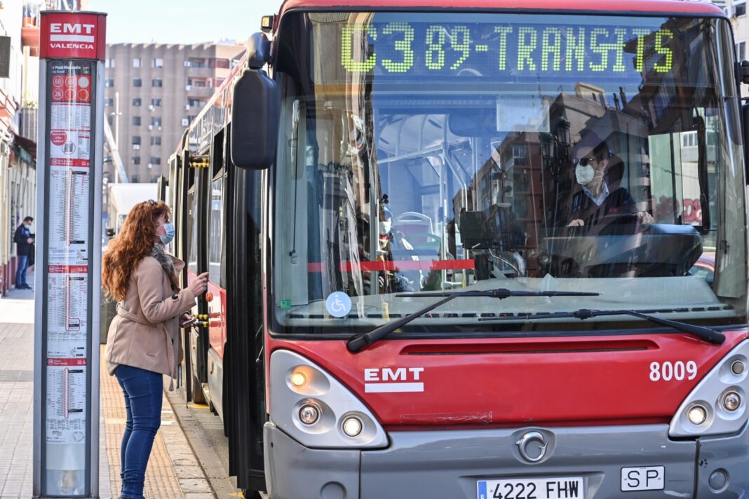 La Generalitat financiará el 50% del transporte público urbano para los Ayuntamientos que se sumen al transporte gratuíto para menores de 30 años
