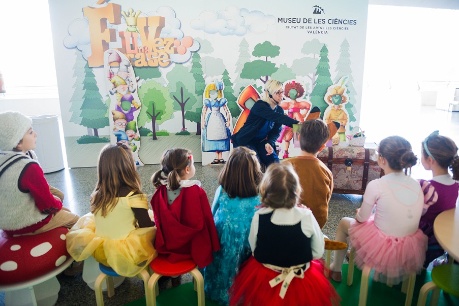 El Museu de les Ciències propone celebrar el Día del Libro Infantil con los cuentacuentos de la exposición ‘Érase una vez’