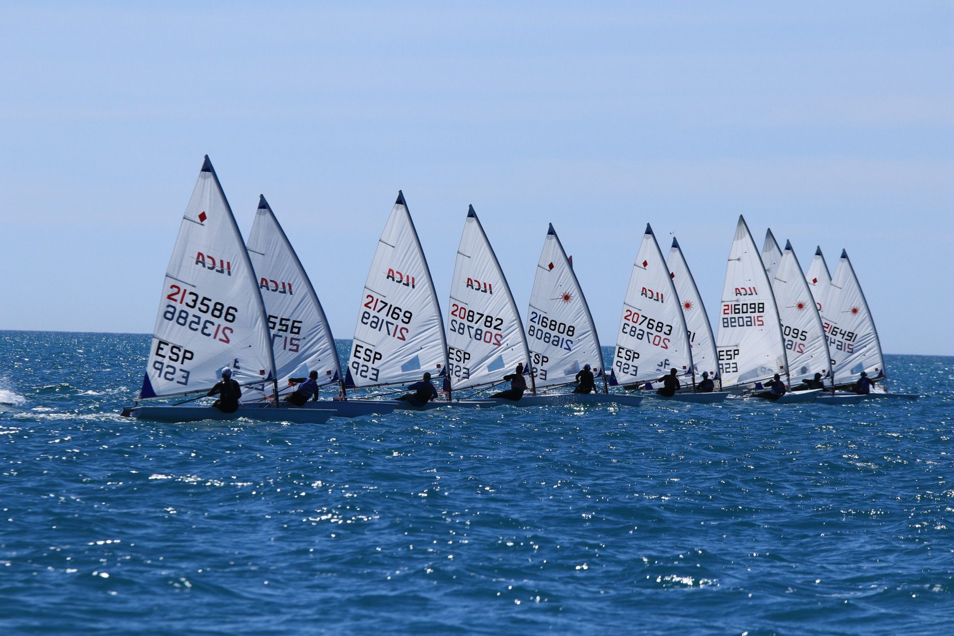 La FVCV reparte los títulos autonómicos de ILCA y Windsurf en el Club Náutico de Santa Pola