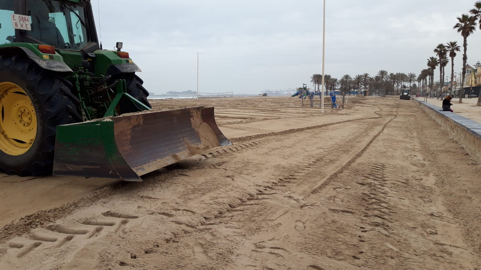 Alboraya trabaja en recuperar el excelente estado de sus playas tras los últimos temporales