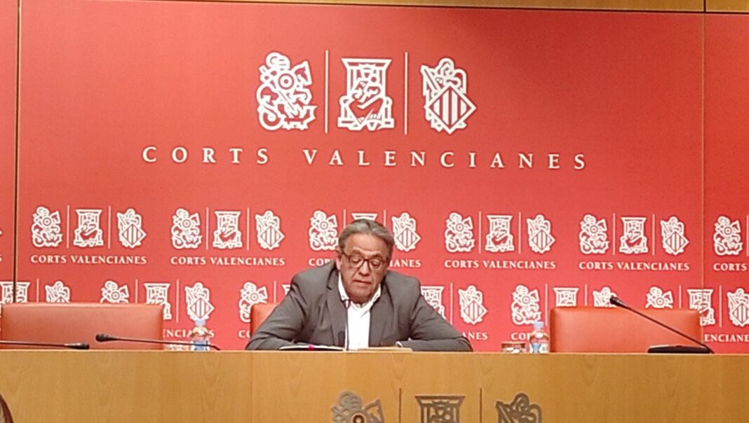 Manolo Mata dimite somo Síndic de les Corts Valencianes para dedicarse a la defensa del caso Azud