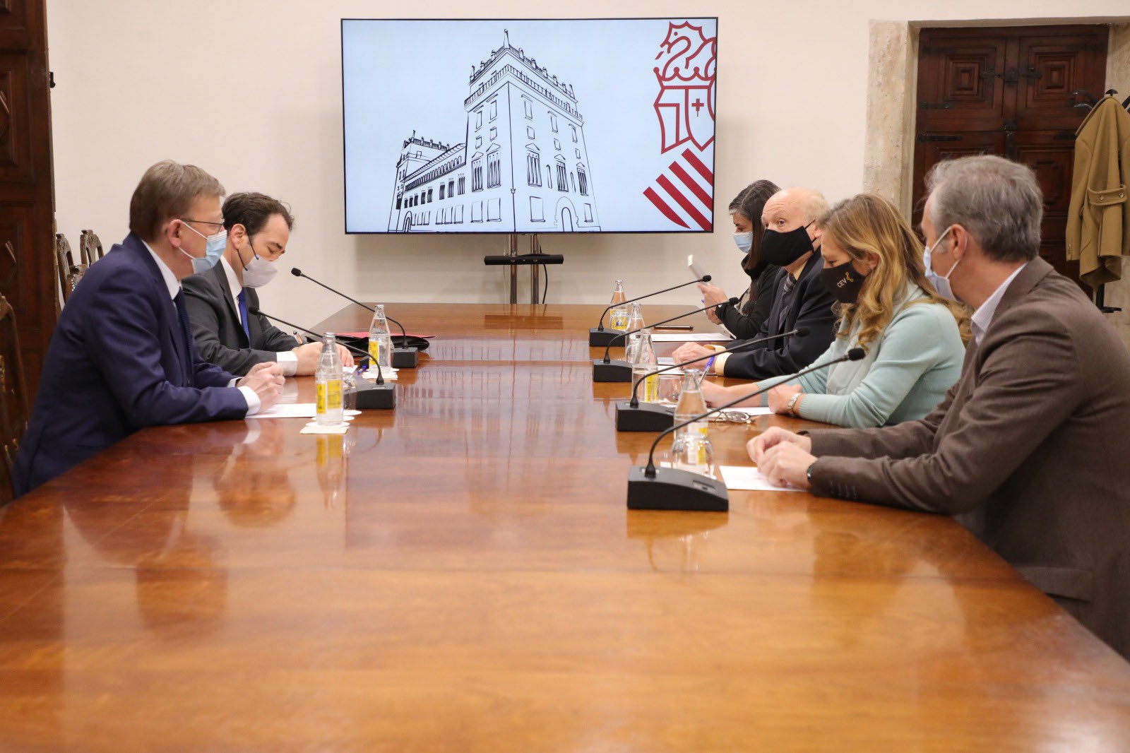 Ximo Puig ofrece a las estaciones de servicios valencianas financiar al 0% la rebaja de 20 céntimos por litro de combustible hasta que el Gobierno mejore el proceso de devolución