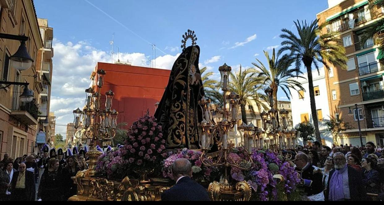 Mañana procesión de los granaderos del Cabanyal para celebrar el 80 aniversario de la imagen con amplia presencia de Falleras Mayores y altos cargos políticos