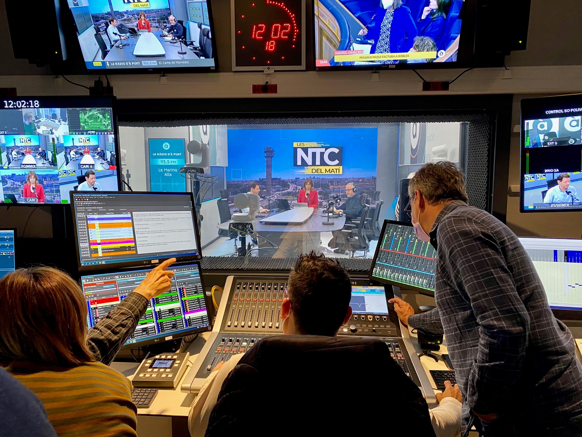 À Punt estrena un estudio polivalente que permite hacer programas de radio, televisión y web