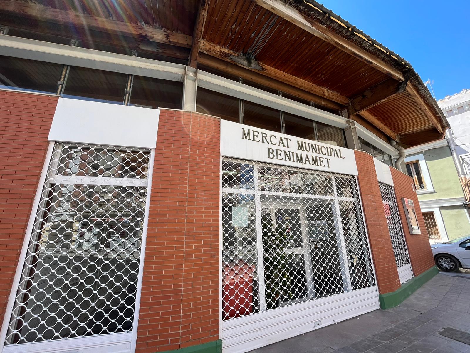 El Ayuntamiento aprueba a la desesperada para salvar los mercados exonerar de tasas de mercados durante dos años a los que se instalen en las paradas vacías