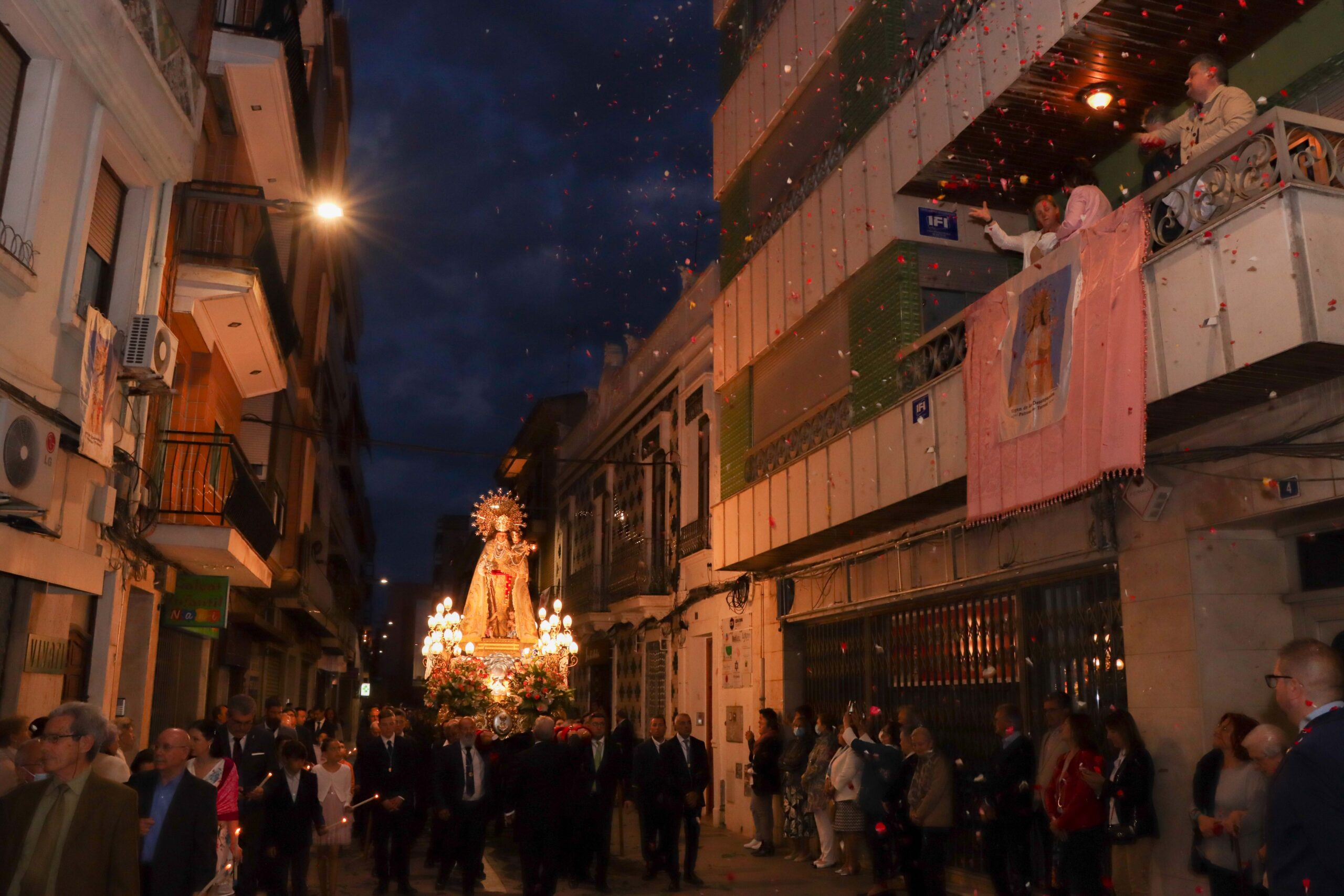 Torrent llena sus calles de celebraciones a la Mare de deu dels Desamparats
