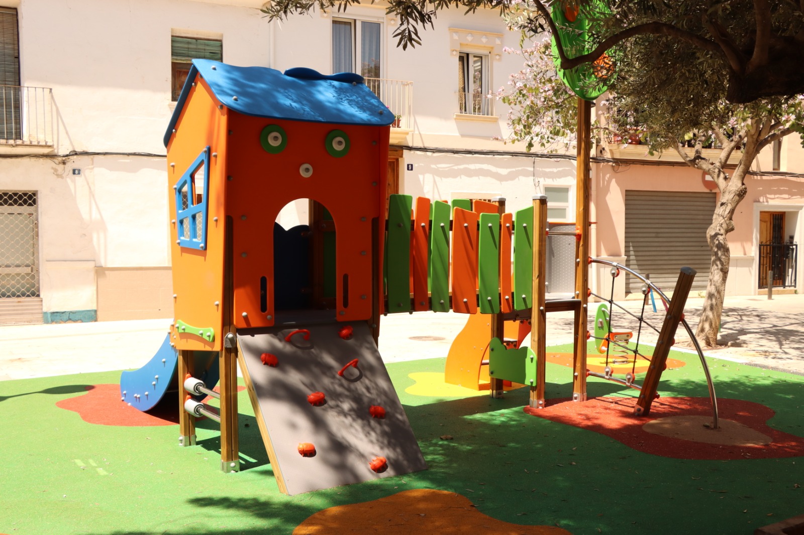 Abierto el nuevo parque de la plaza de la Era de Torrent