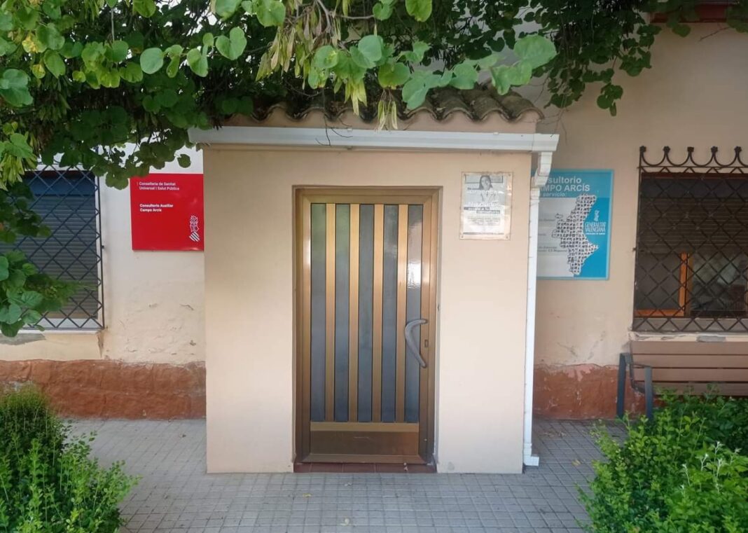 El Centro Médico de Campo Arcís (requena) carece de aire acondicionado