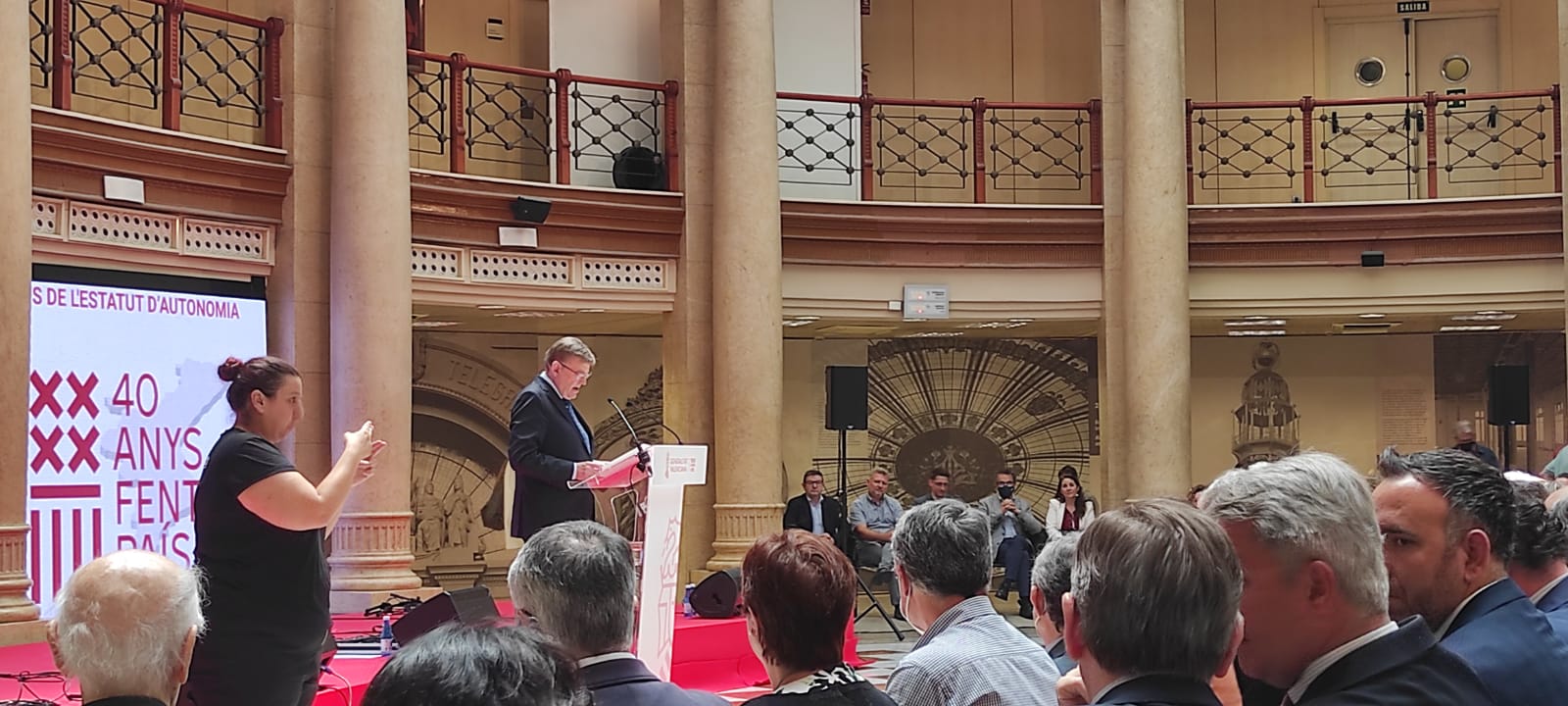 Puig en su discurso de la conmemoración del Estatut da la espalda a los valencianos y olvida las grandes reivindicaciones pero no el catalanismo