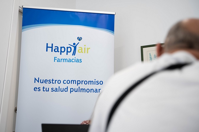Fisioterapeutas de la CEU UCH participan en las II Jornadas HappyAir Farmacias Valencia para evaluar y orientar a las personas con patologías respiratorias 