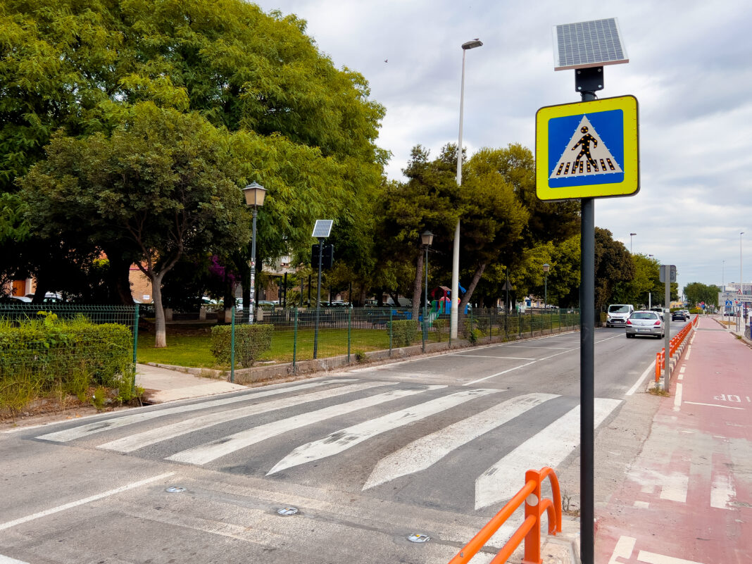 Tres pasos peatonales de la ronda este de Alboraya se iluminan para mejorar la seguridad