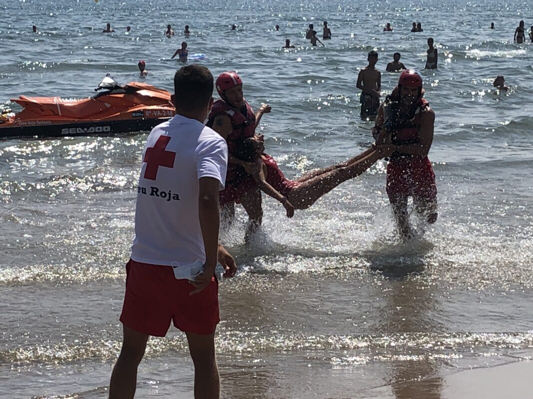 1.764 Asistencias sanitarias y 19 rescates realizados hasta el viernes por Cruz Roja en Valencia